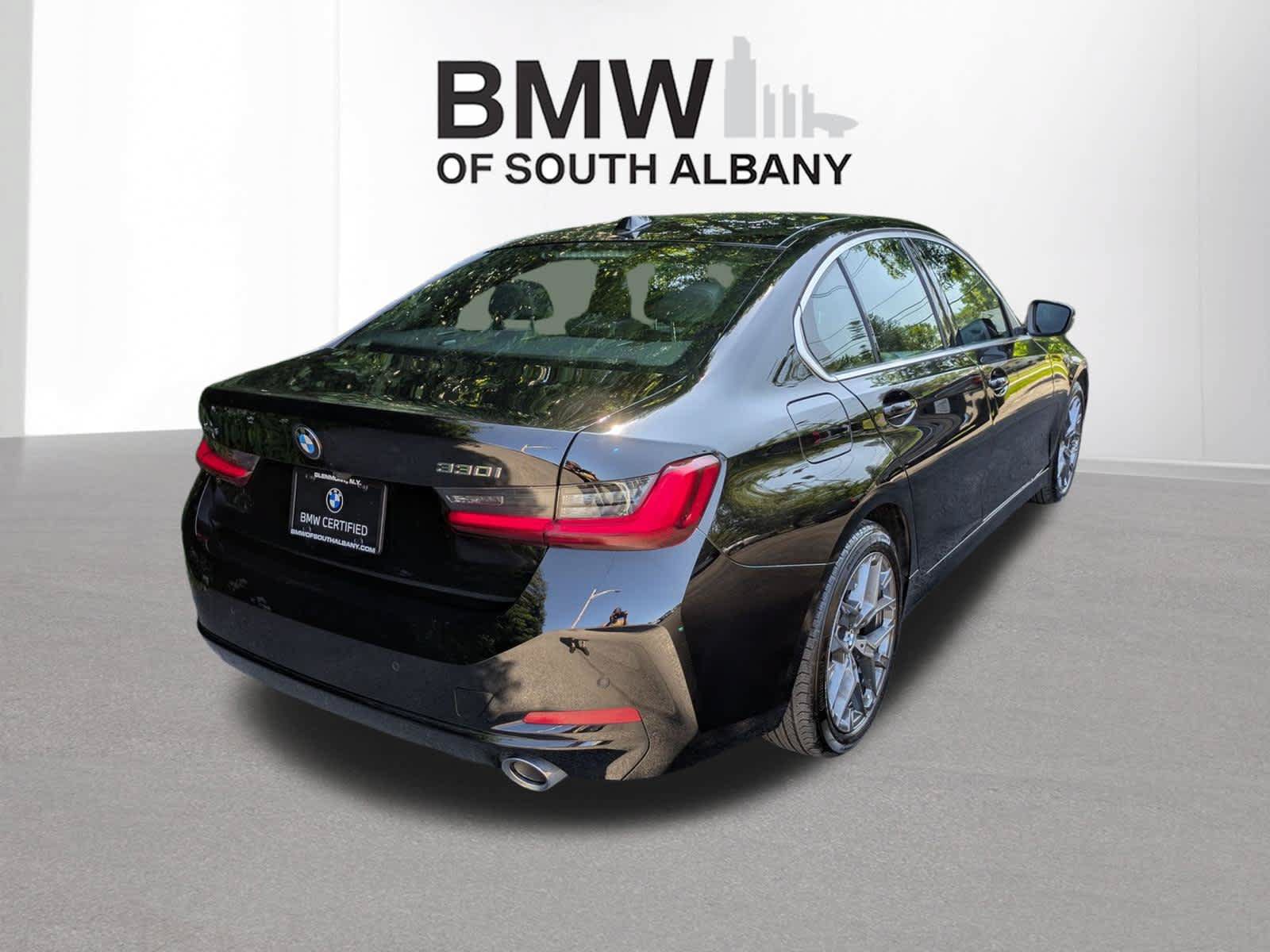 Used 2025 BMW 330i xDrive Sedan w/ Premium Package AWD/4WD image 3