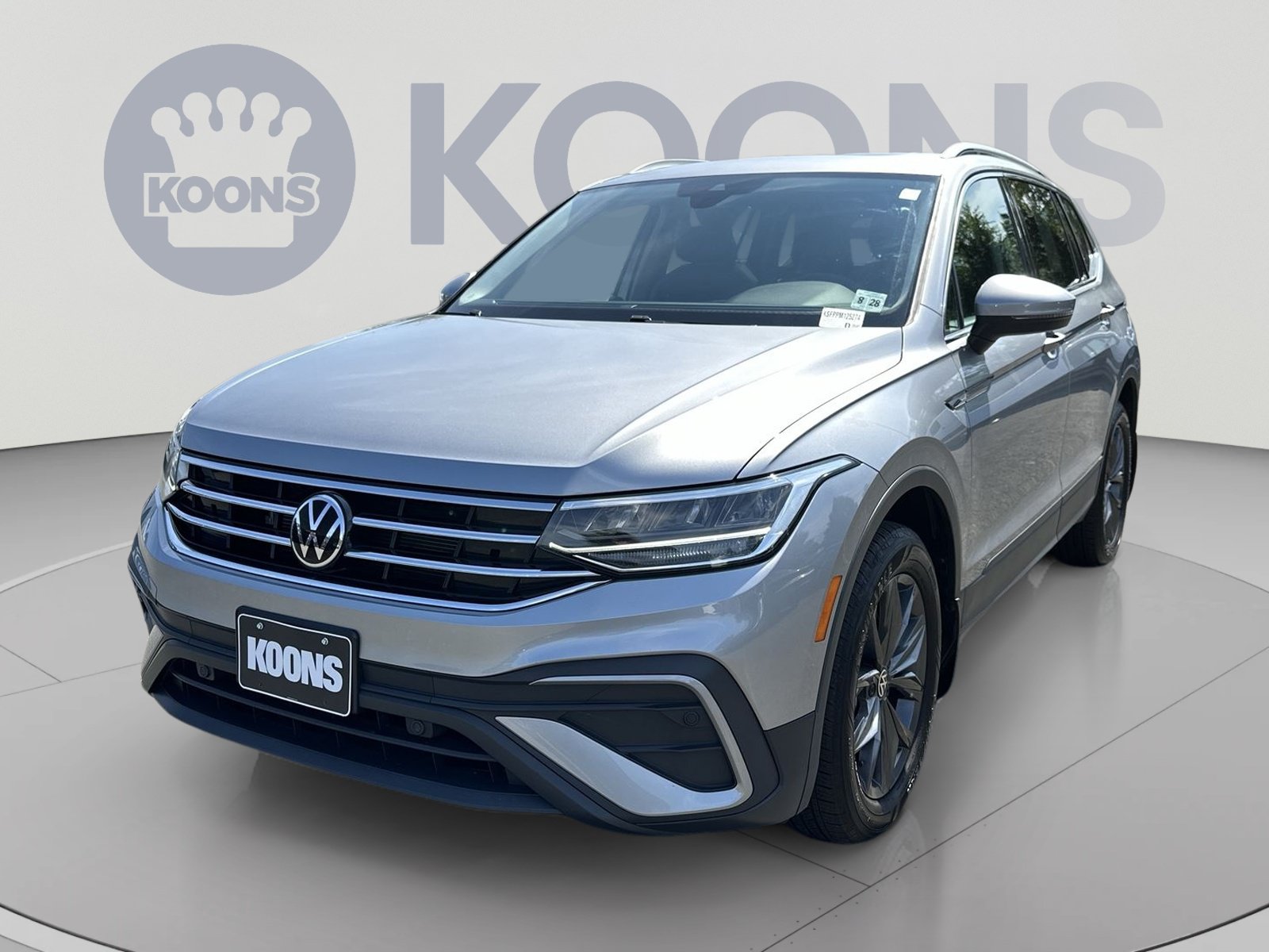 Used 2023 Volkswagen Tiguan SE w/ Panoramic Sunroof Package