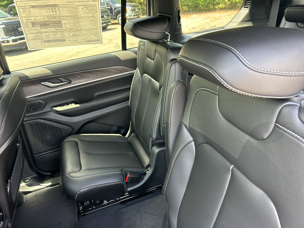 New 2026 Jeep Grand Cherokee L Limited w/ Limited Altitude Package AWD/4WD image 18