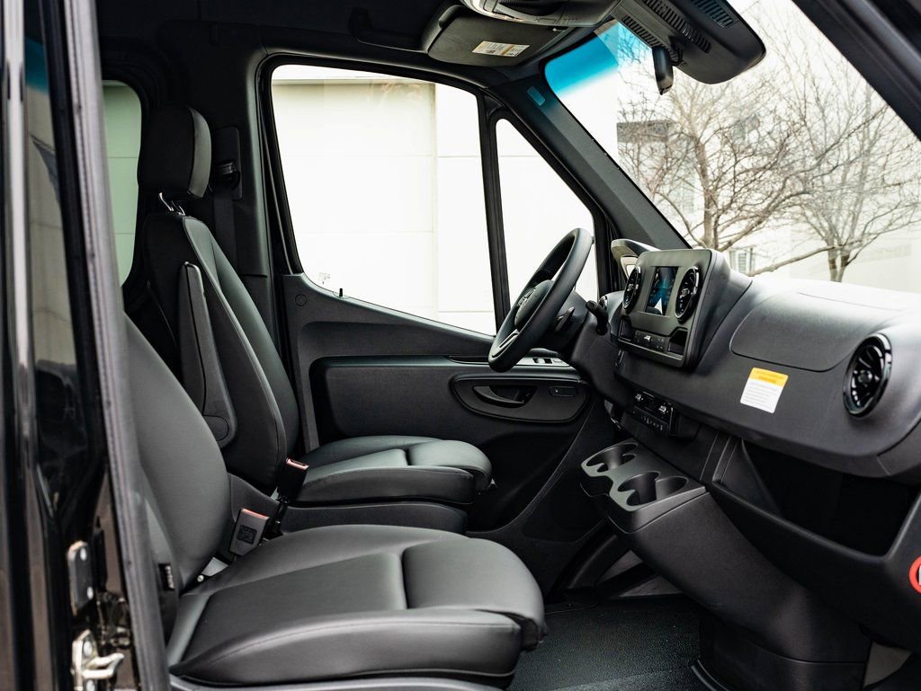 Used 2023 Mercedes-Benz Sprinter 2500 image 23