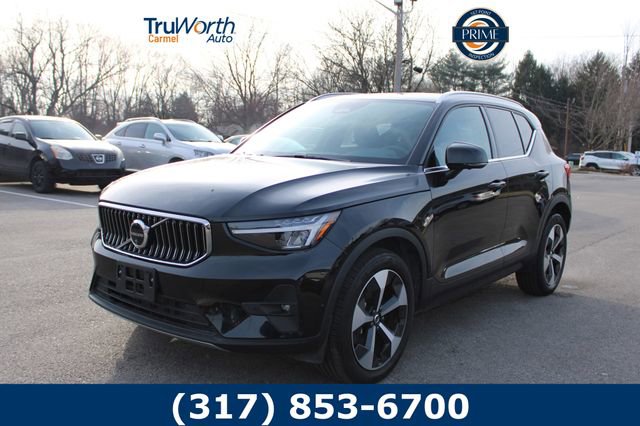Used 2025 Volvo XC40 B5 Plus AWD/4WD image 1