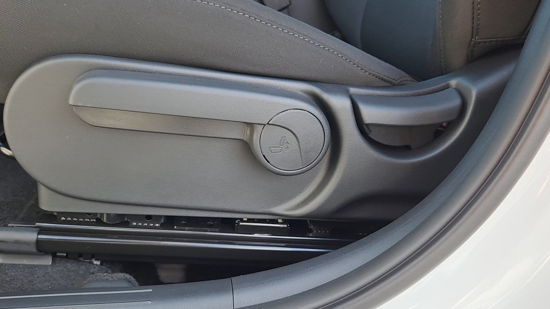 New 2026 Hyundai Kona SE image 8