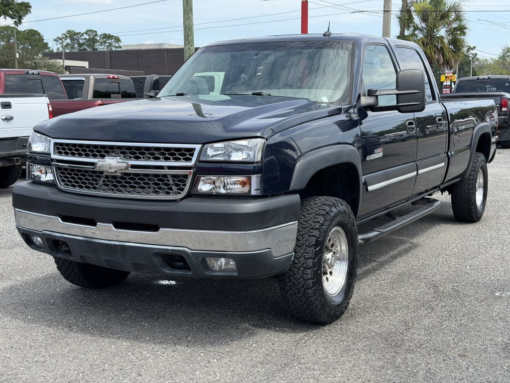 Used 2005 Chevrolet Silverado 2500 LT w/ Heavy-Duty Power Package AWD/4WD image 1