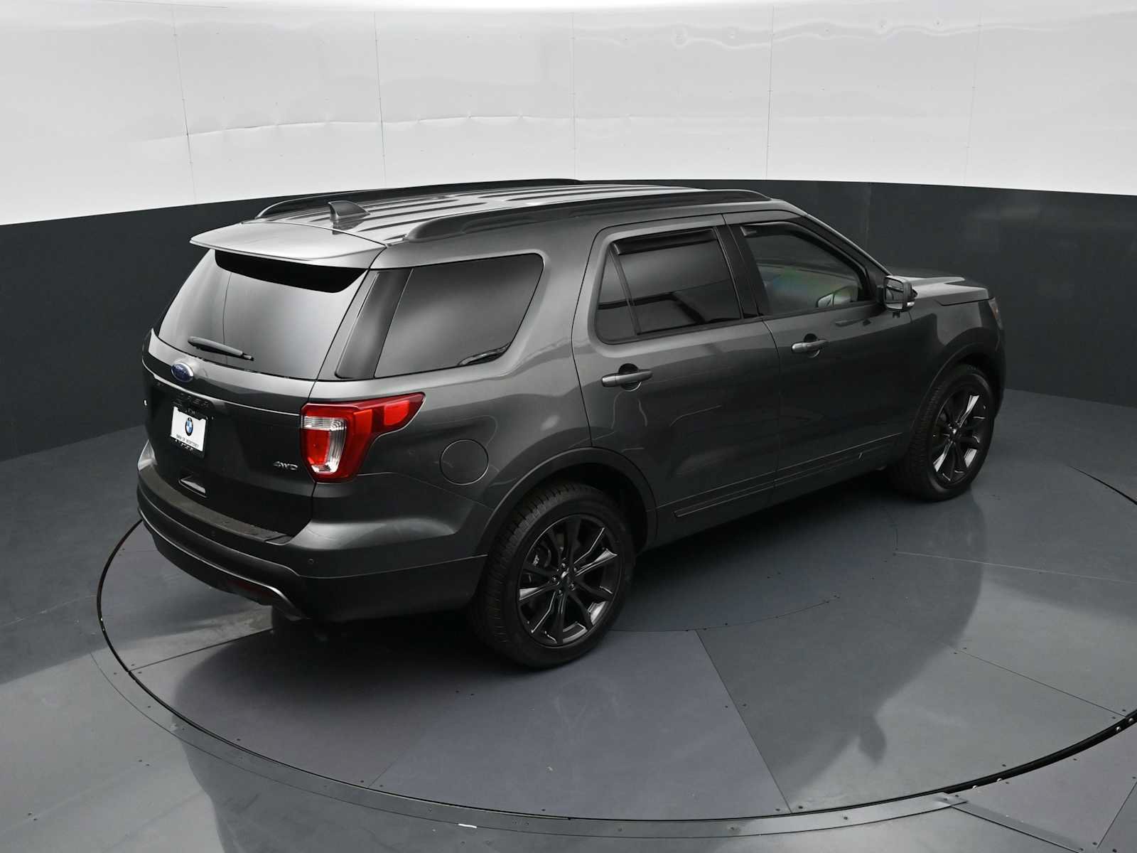 Used 2017 Ford Explorer XLT w/ Equipment Group 202A AWD/4WD image 20