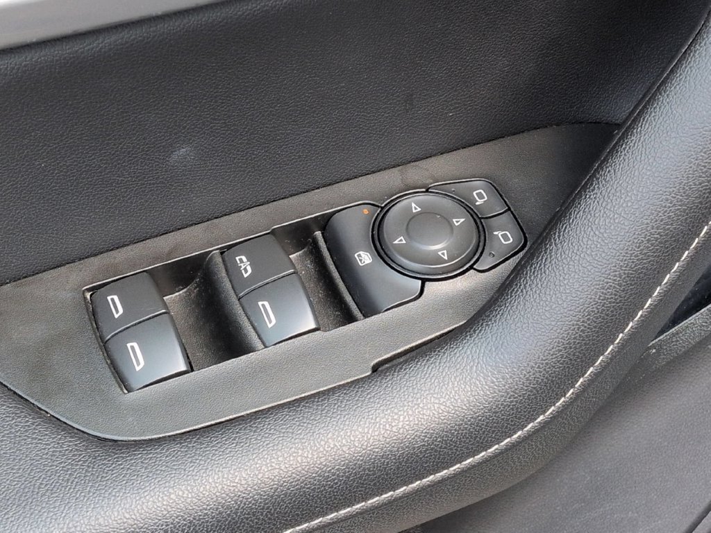 Used 2025 Chevrolet Blazer LT FWD image 13