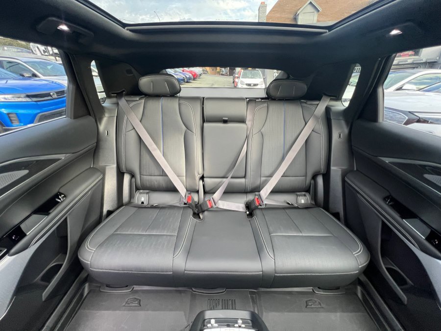 Used 2024 Cadillac Lyriq Luxury w/ LPO, Floor Liner Package image 42