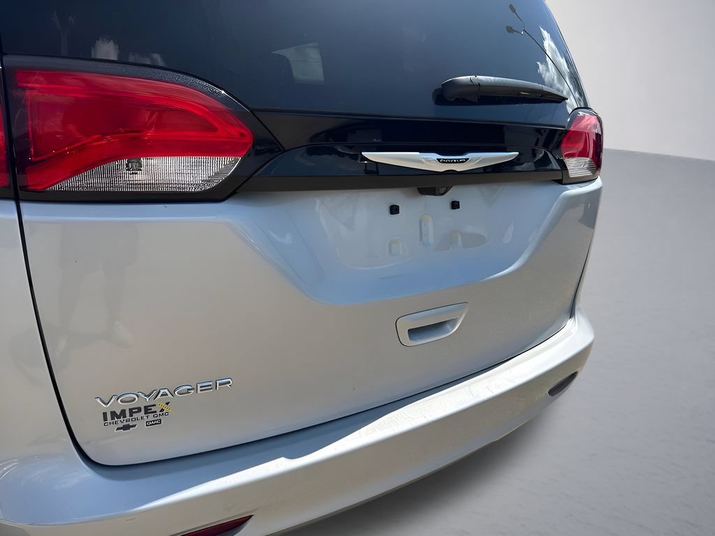 Used 2023 Chrysler Voyager LX FWD image 35
