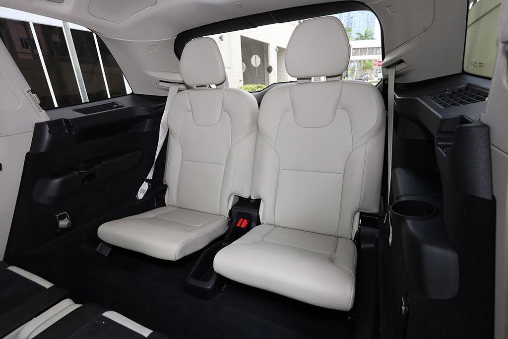 Used 2018 Volvo XC90 T6 Momentum w/ Convenience Package AWD/4WD image 9