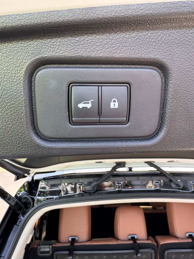 Used 2025 Nissan Pathfinder Platinum w/ Cargo Package FWD image 18