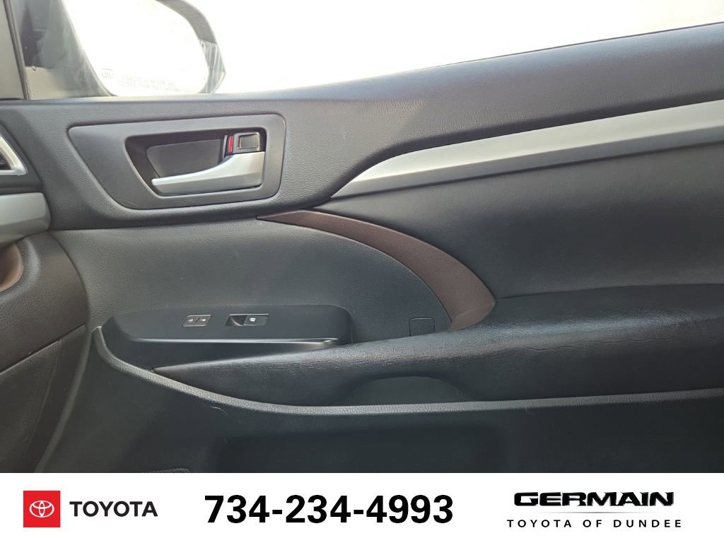 Used 2017 Toyota Highlander XLE w/ Protection Package #3 AWD/4WD image 31