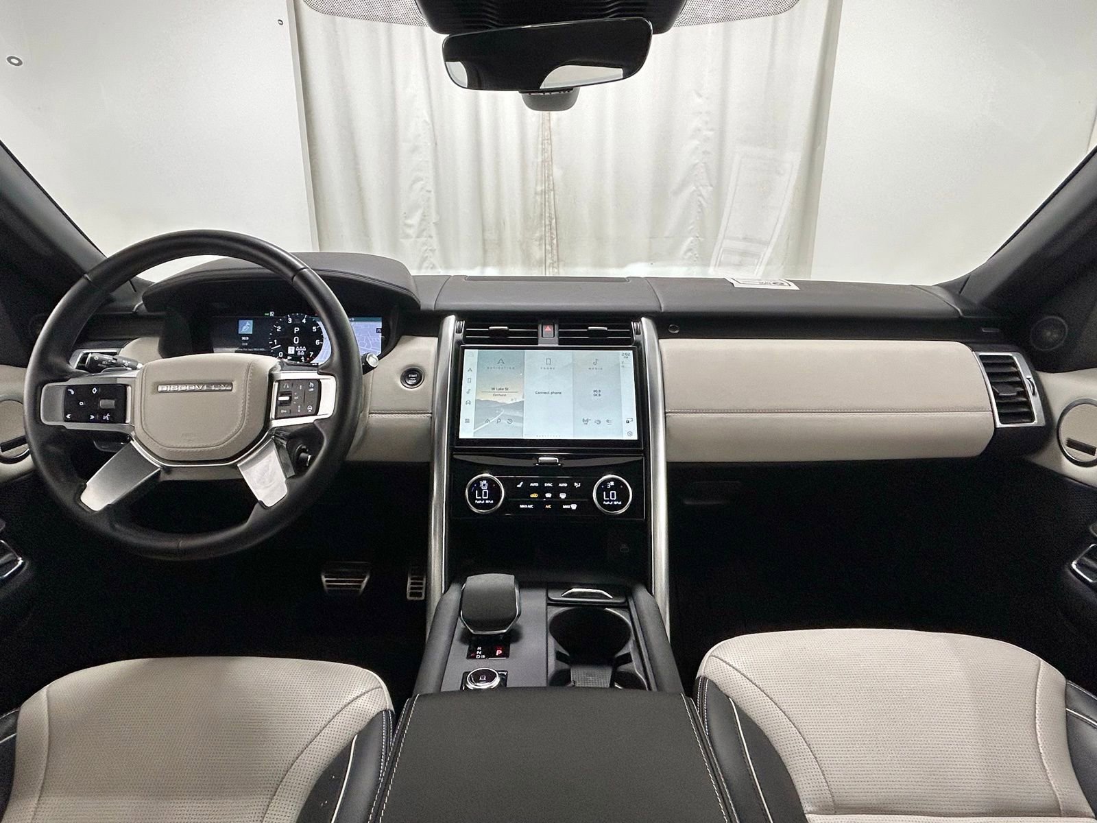 Used 2023 Land Rover Discovery HSE R-Dynamic image 8