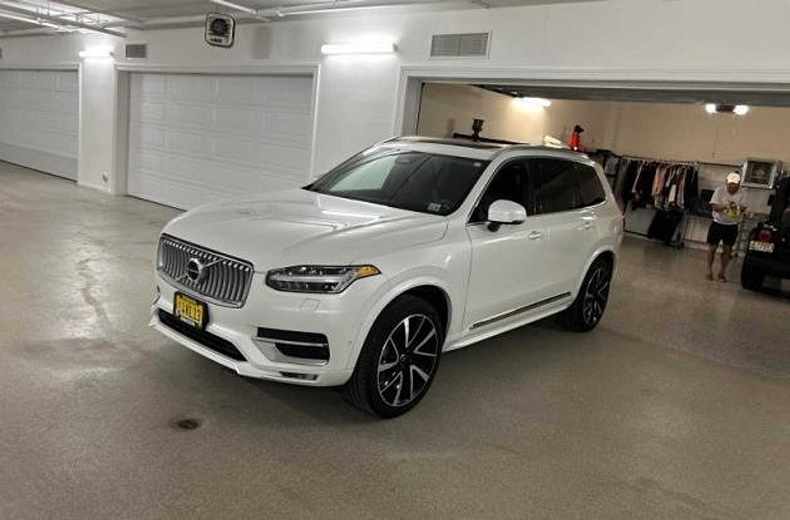 Certified 2024 Volvo XC90 B6 Ultimate w/ Protection Package Premier image 3