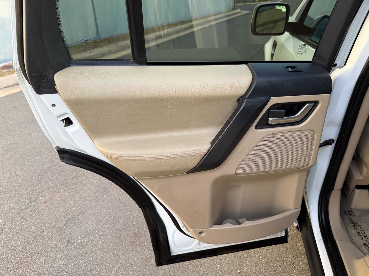 Used 2013 Land Rover LR2 image 18