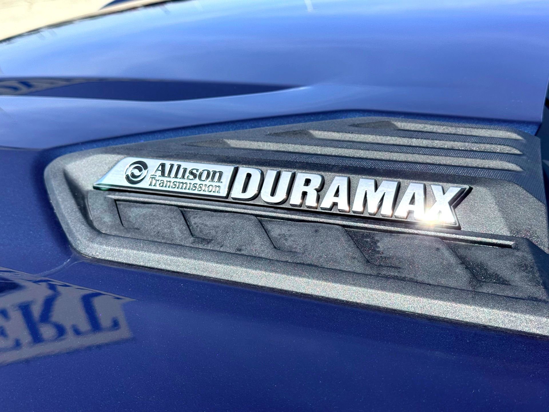 Used 2022 Chevrolet Silverado 3500 High Country w/ Technology Package image 3