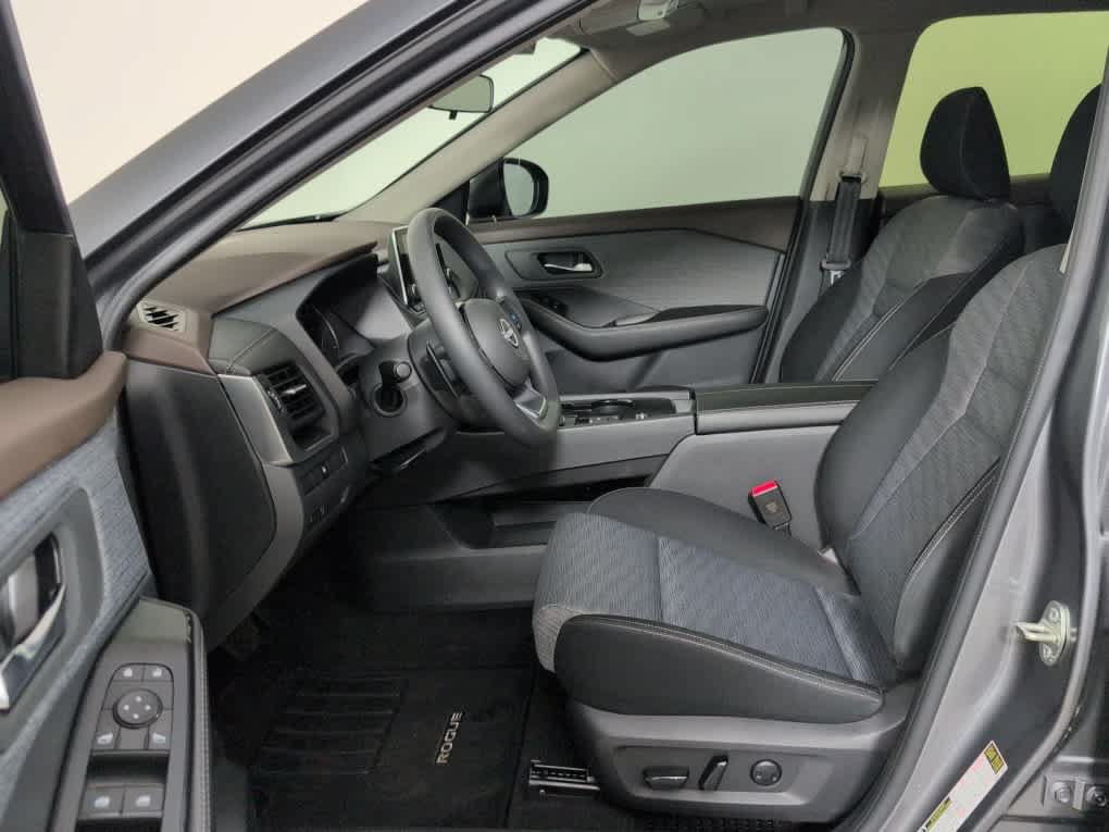 Used 2023 Nissan Rogue SV FWD image 13