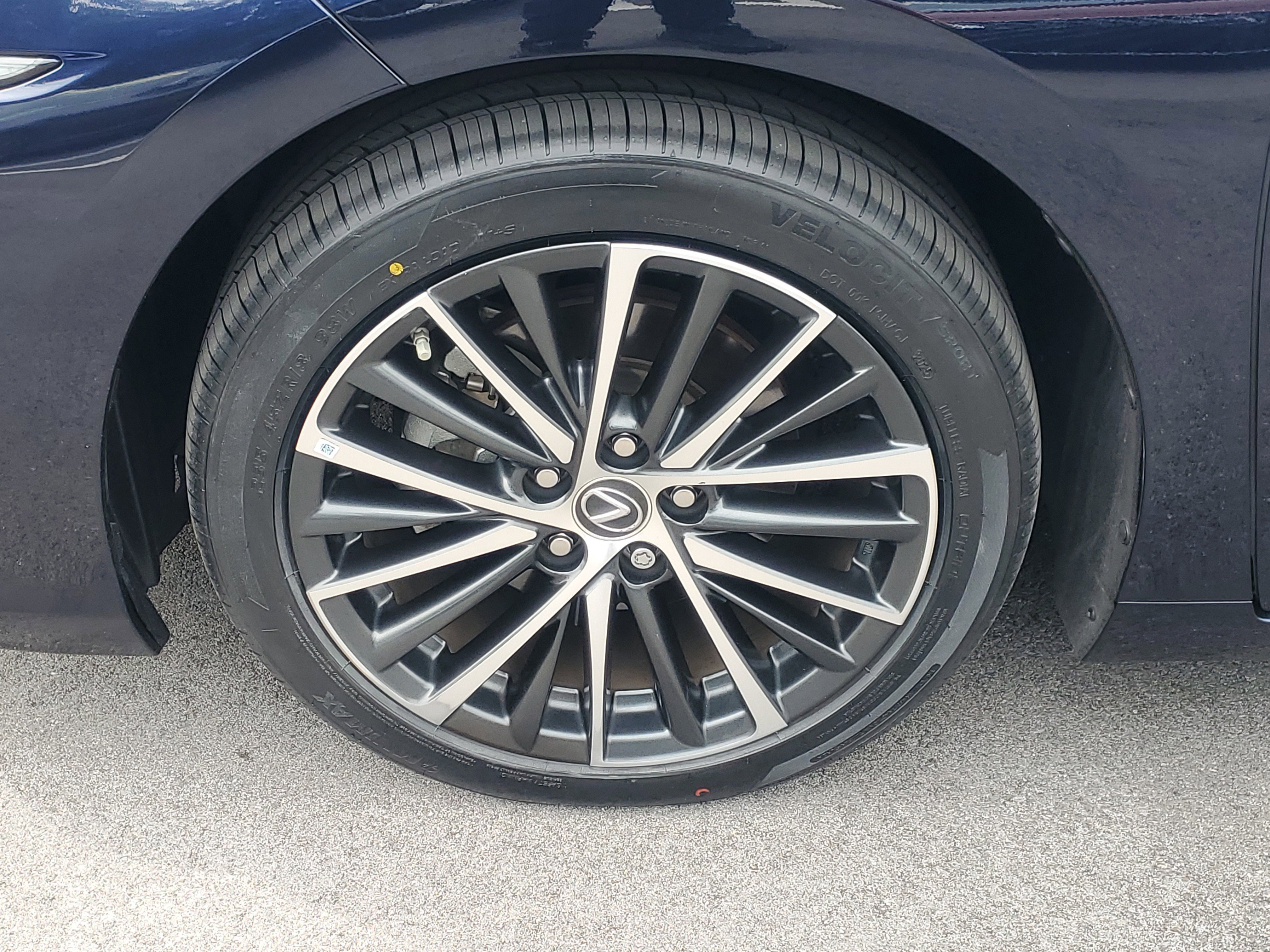 Used 2024 Lexus ES 350 w/ Premium Package image 4