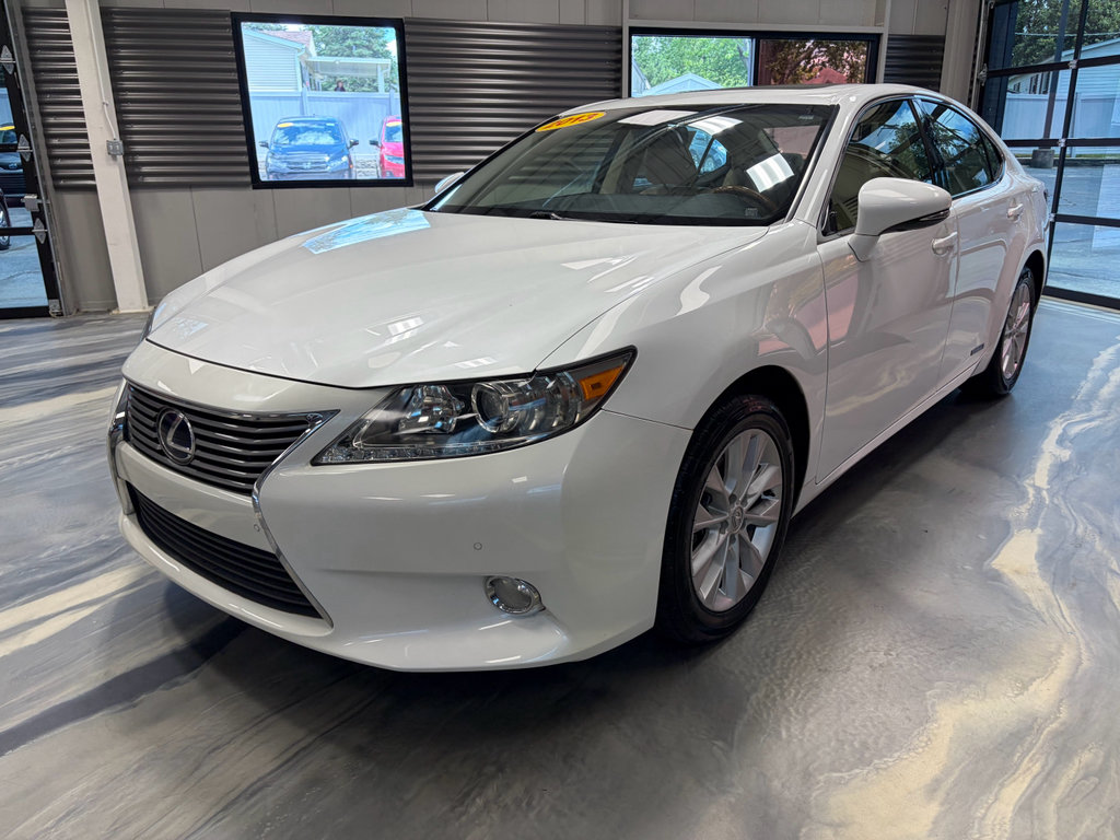 Used 2013 Lexus ES 300h w/ Luxury Pkg FWD image 3