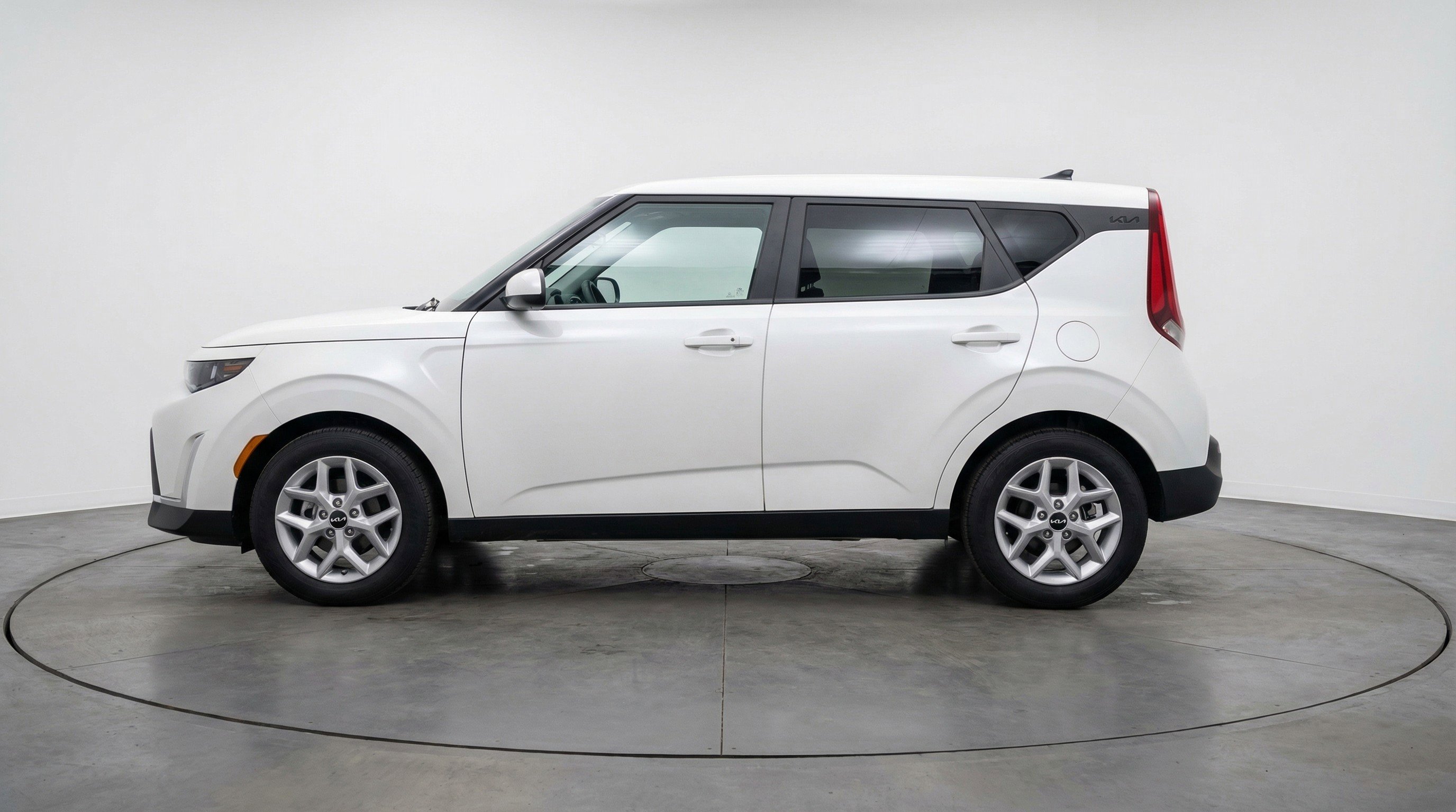 Used 2025 Kia Soul LX w/ LX Technology Package image 5