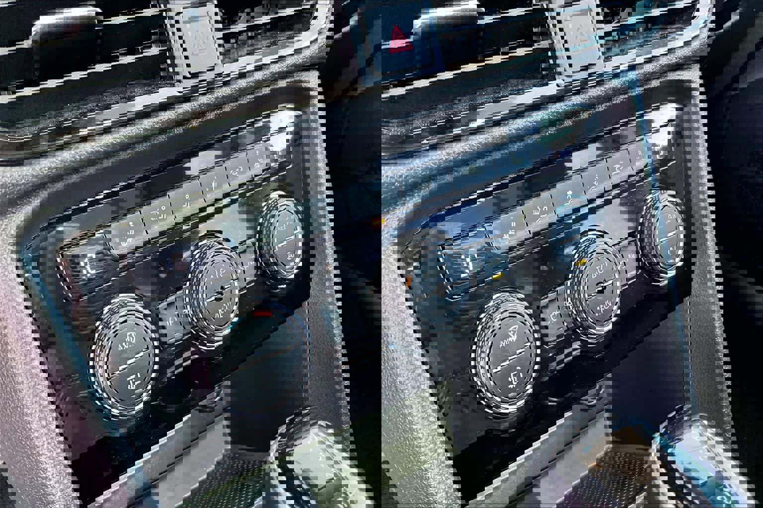 Used 2024 Volkswagen Taos SE image 33