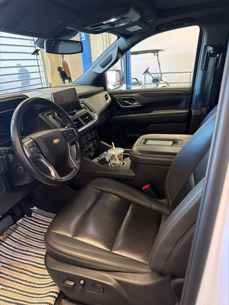 Used 2024 Chevrolet Suburban LT w/ LT Signature Plus Package AWD/4WD image 2
