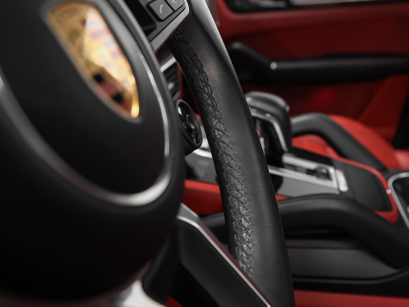 Used 2022 Porsche Cayenne Platinum Edition image 34