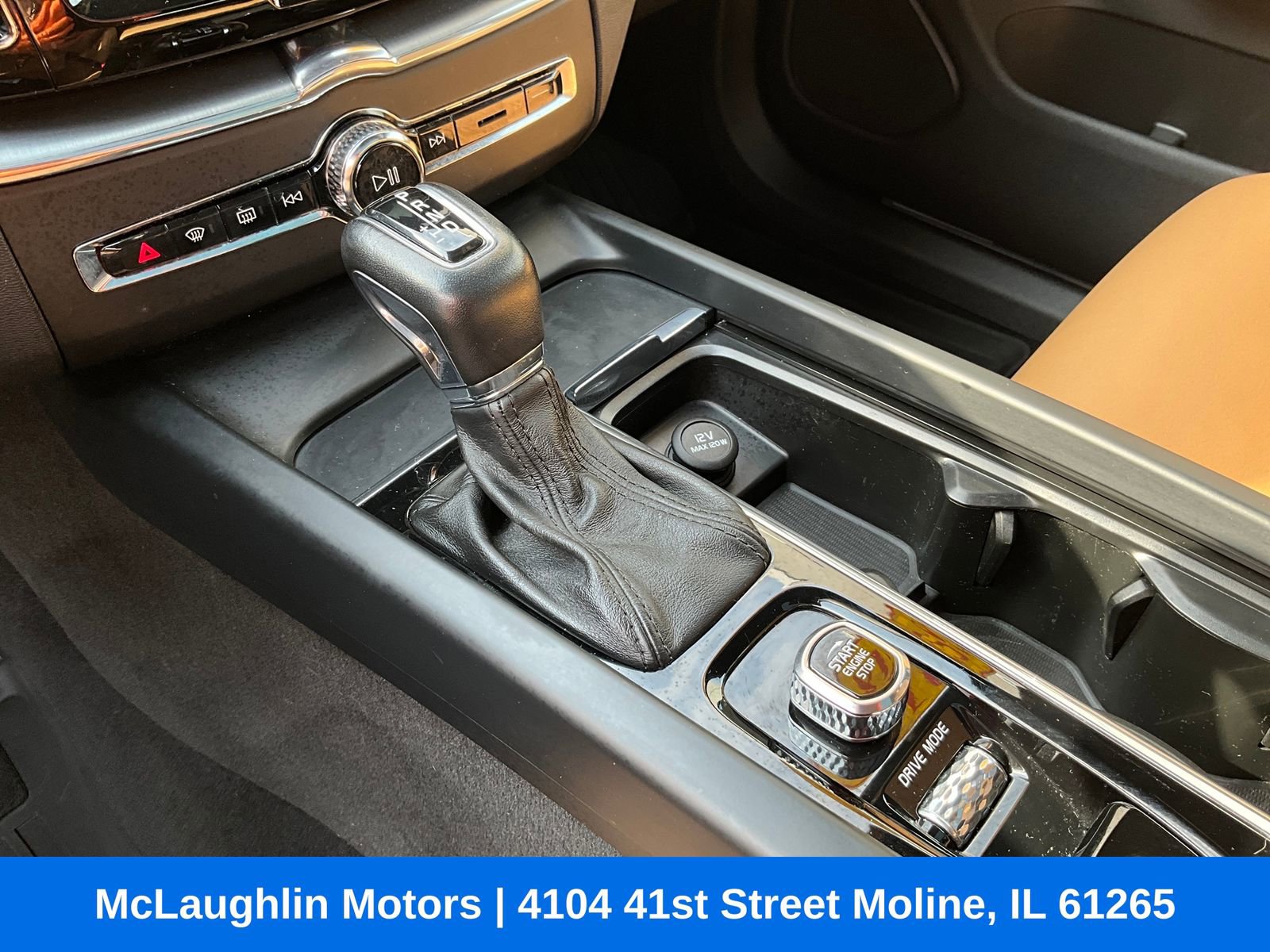 Used 2018 Volvo XC60 T5 Momentum w/ Convenience Package image 25