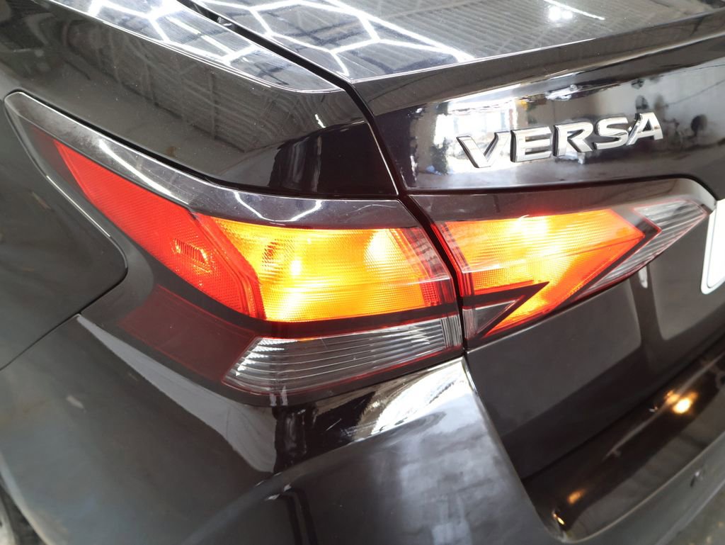 Used 2021 Nissan Versa SV image 27