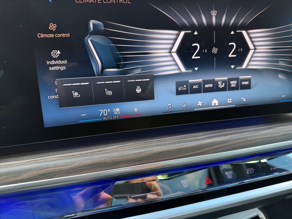 Certified 2023 BMW i7 xDrive60 AWD/4WD image 23