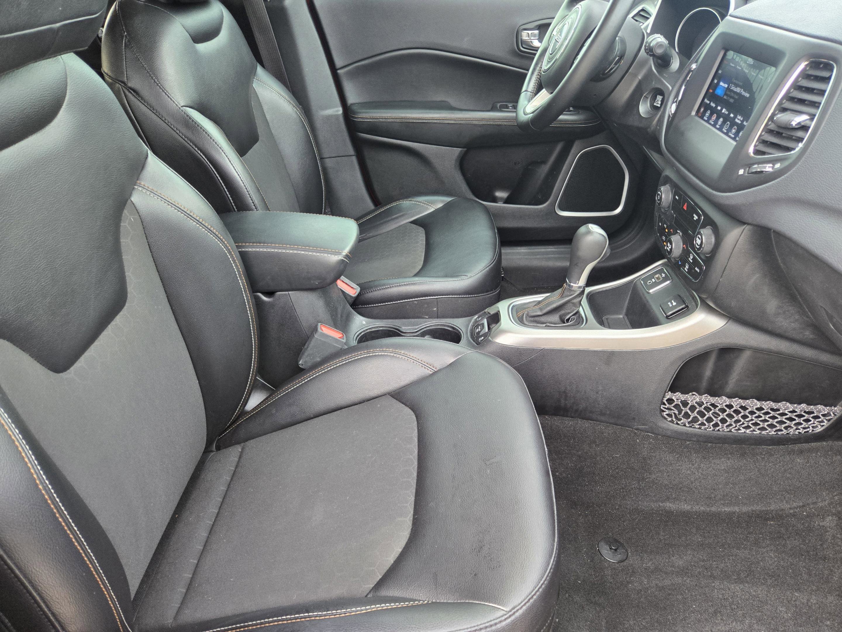 Used 2017 Jeep Compass Latitude w/ Popular Equipment Group FWD image 10