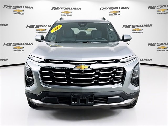 Used 2025 Chevrolet Equinox LT w/ Convenience Package II image 2