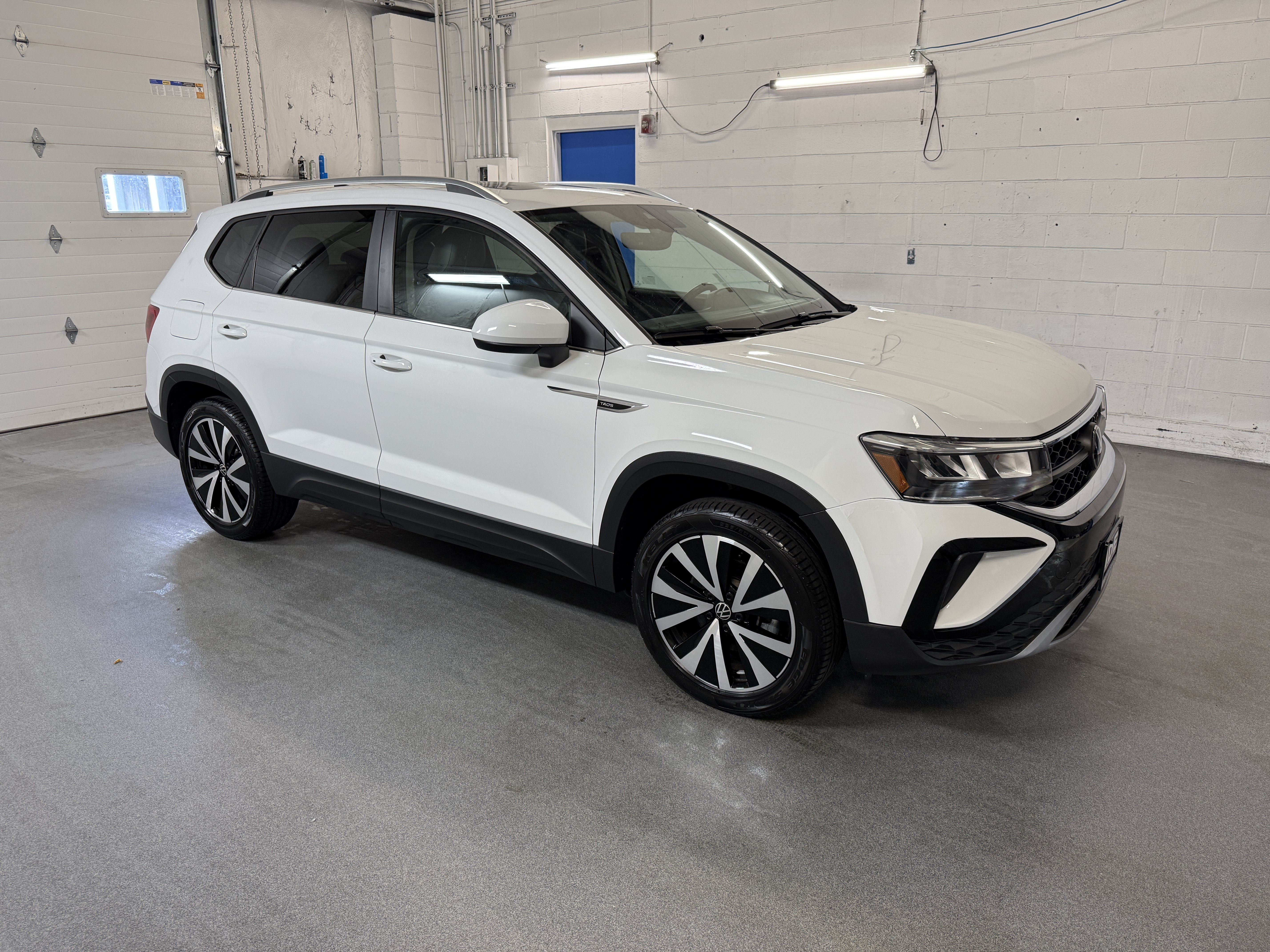 Certified 2023 Volkswagen Taos SE w/ Panoramic Sunroof Package AWD/4WD image 12