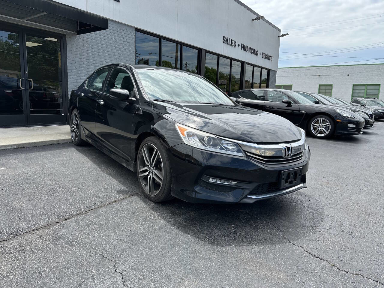Used 2017 Honda Accord Sport Special Edition image 4