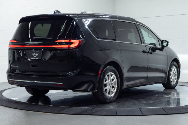 Used 2022 Chrysler Pacifica Touring-L FWD image 10