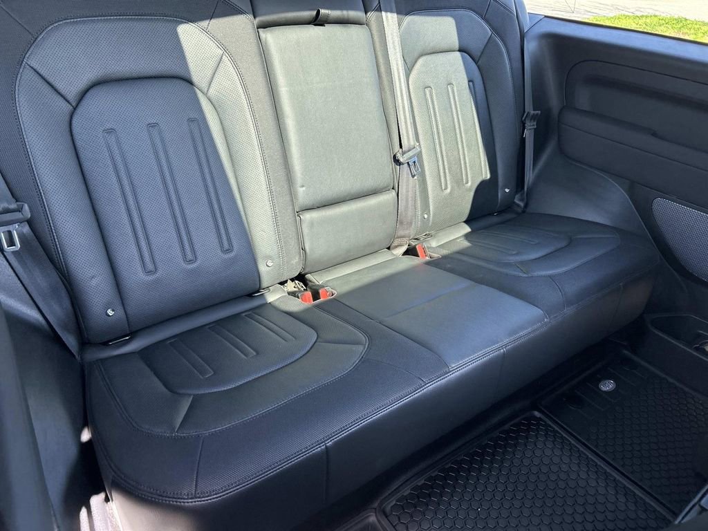 Used 2022 Land Rover Defender 90 X-Dynamic S AWD/4WD image 22