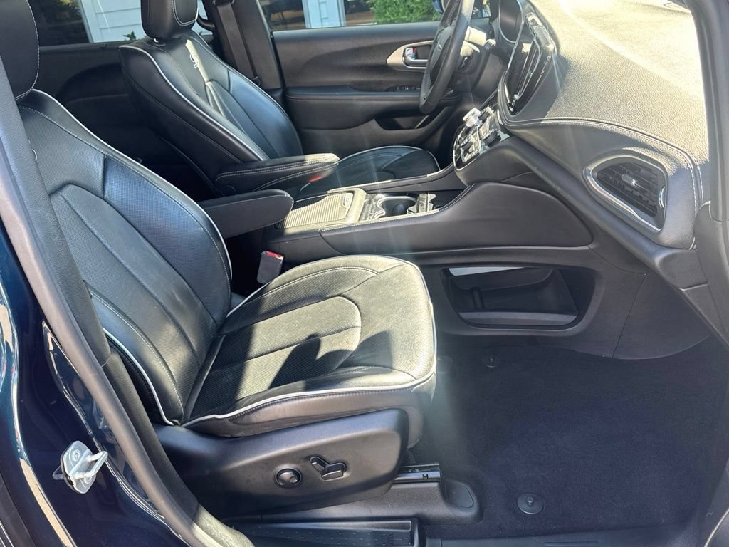 Used 2023 Chrysler Pacifica Limited w/ S Appearance Package FWD image 55