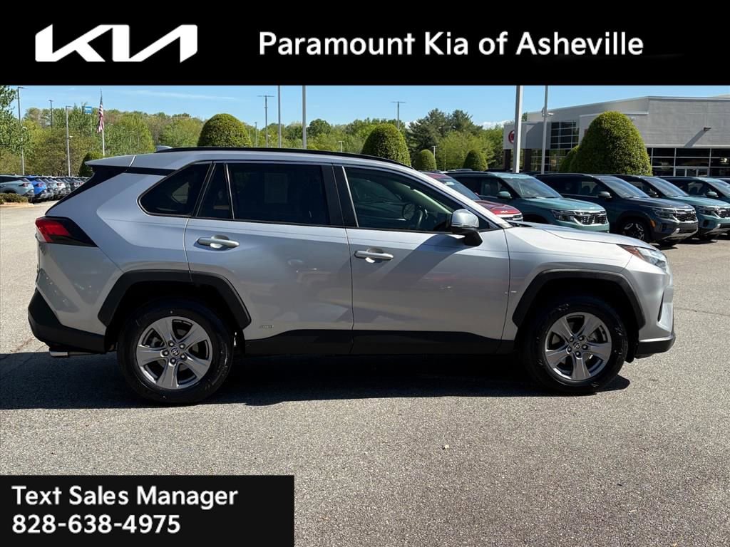Used 2022 Toyota RAV4 XLE w/ Convenience Package AWD/4WD image 6