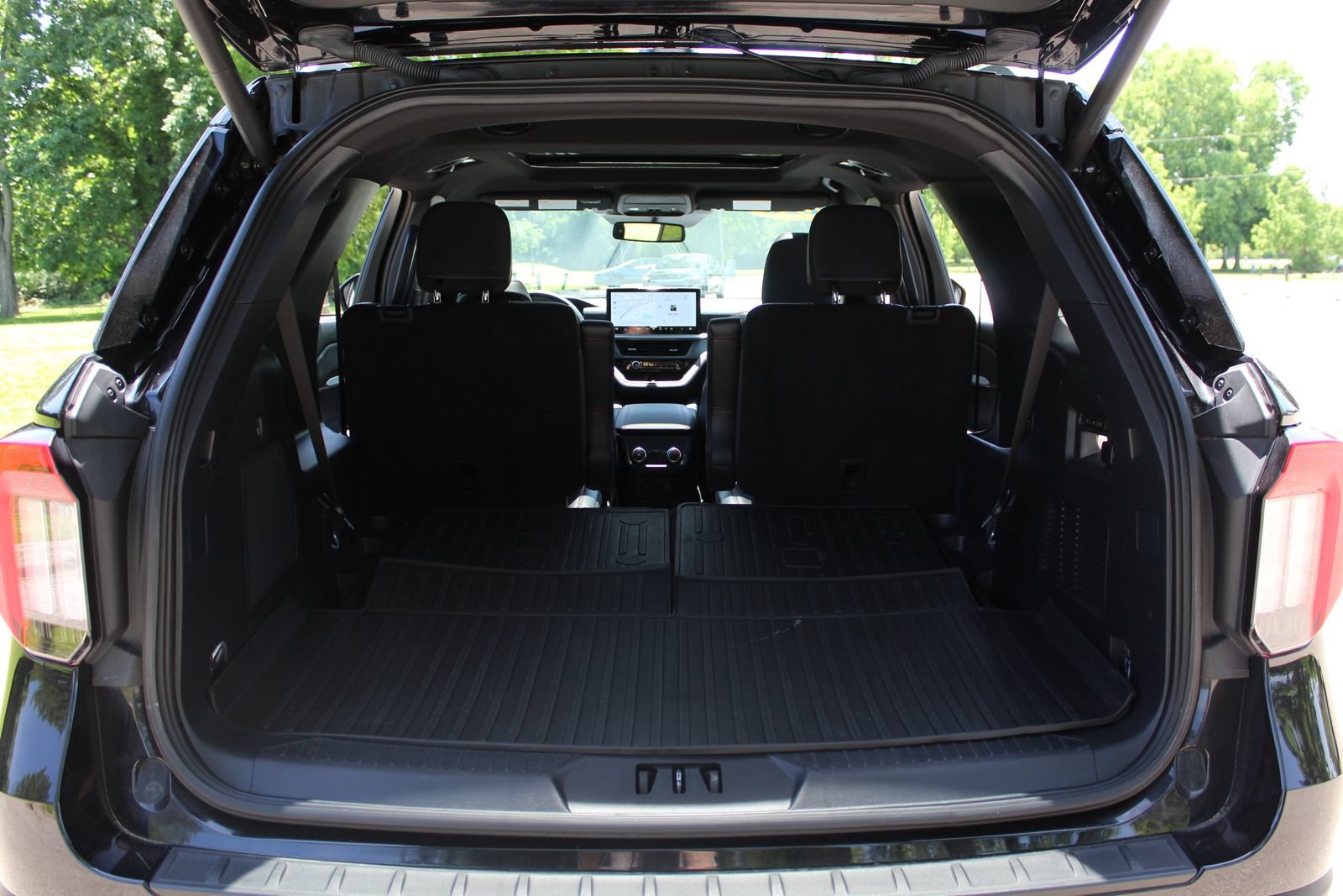 Used 2025 Ford Explorer ST AWD/4WD image 25