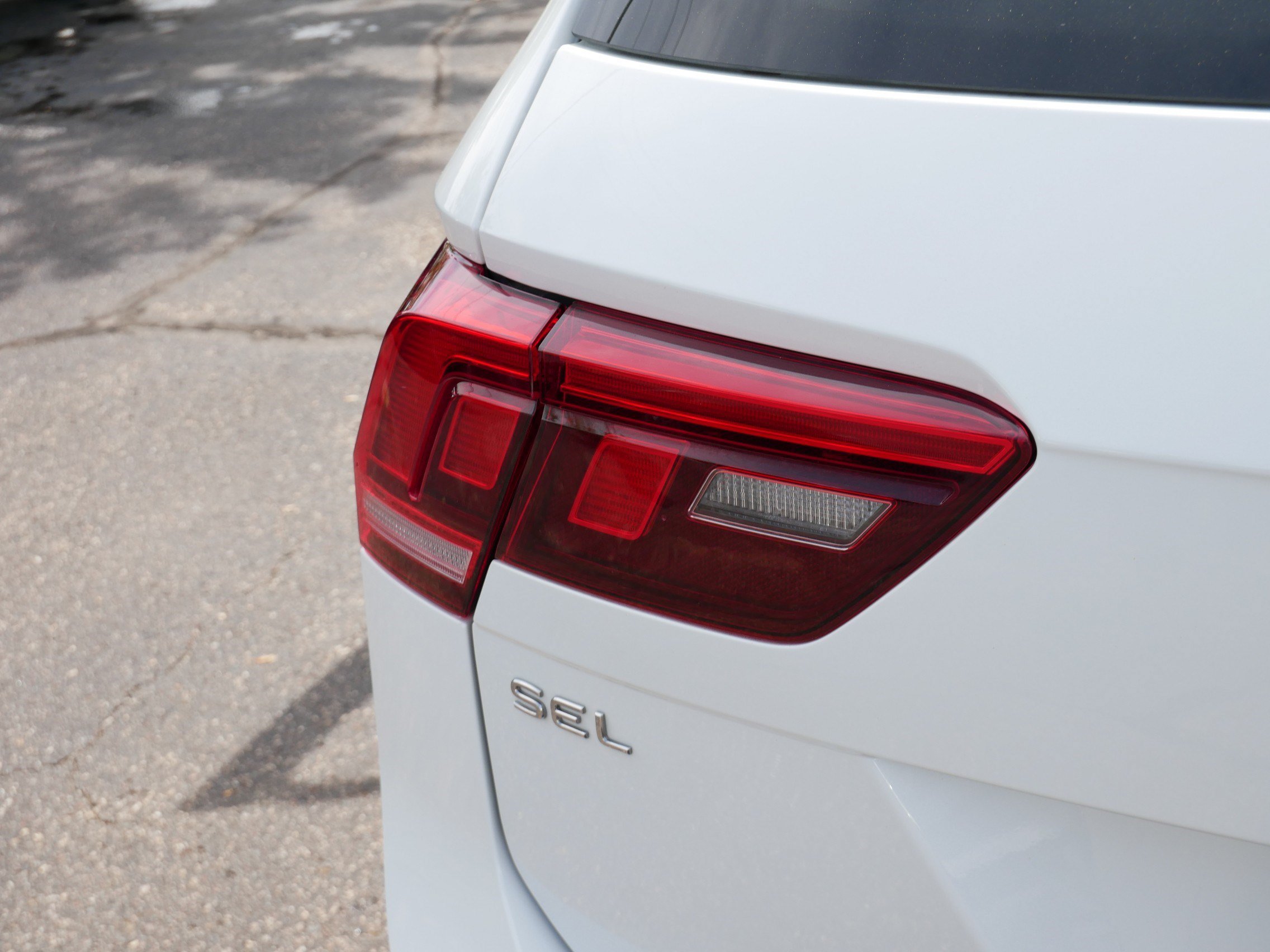 Certified 2024 Volkswagen Tiguan SEL R-Line AWD/4WD image 17