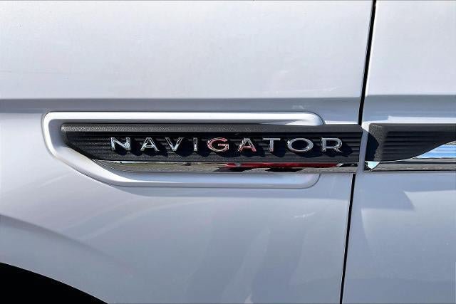 Used 2022 Lincoln Navigator Reserve AWD/4WD image 23
