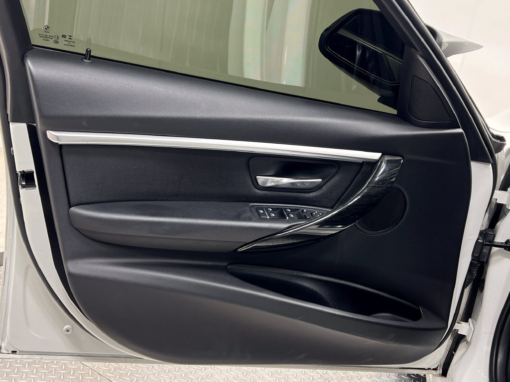 Used 2018 BMW 330e RWD image 14