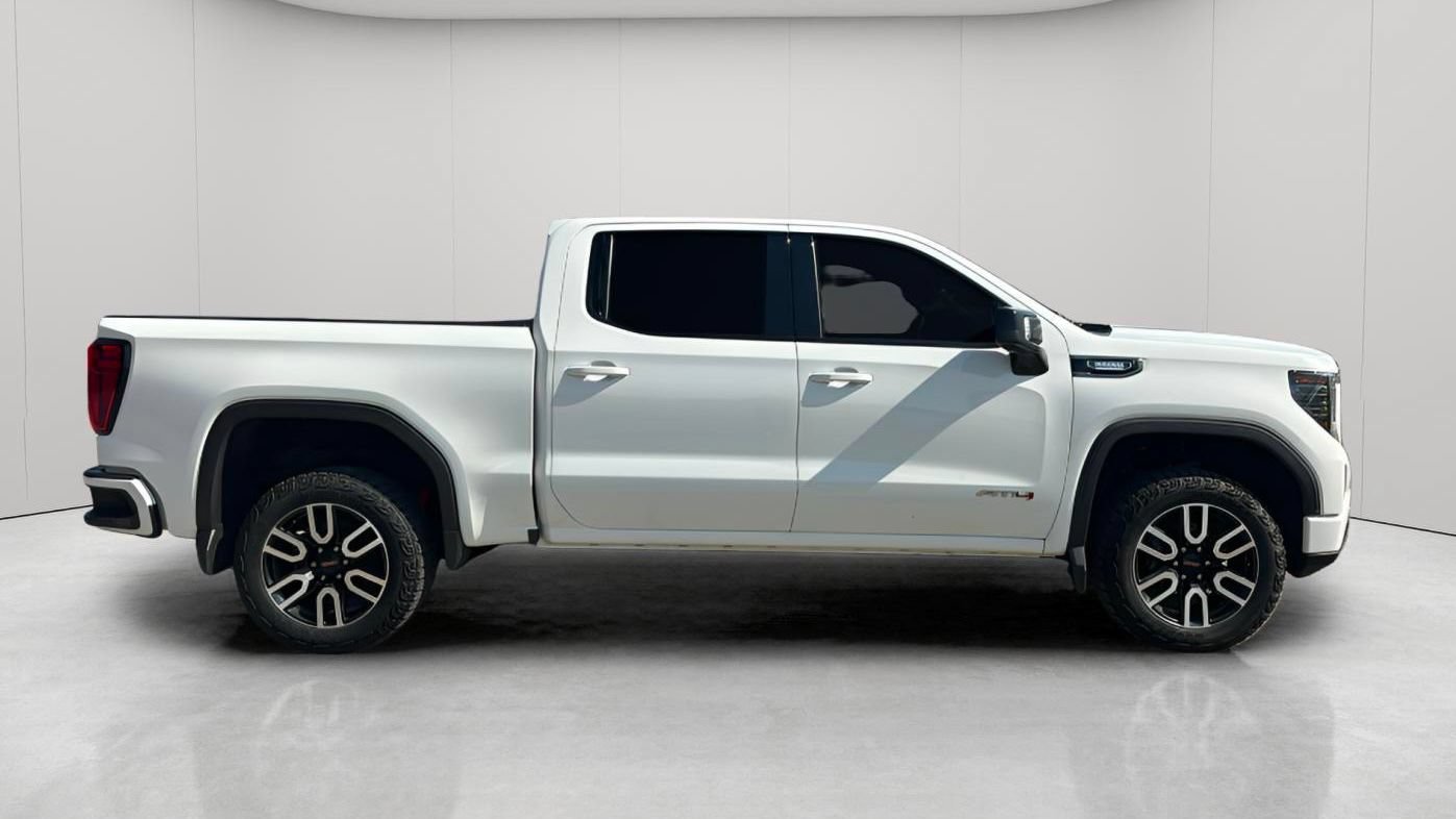 Used 2023 GMC Sierra 1500 AT4 w/ Technology Package AWD/4WD image 3