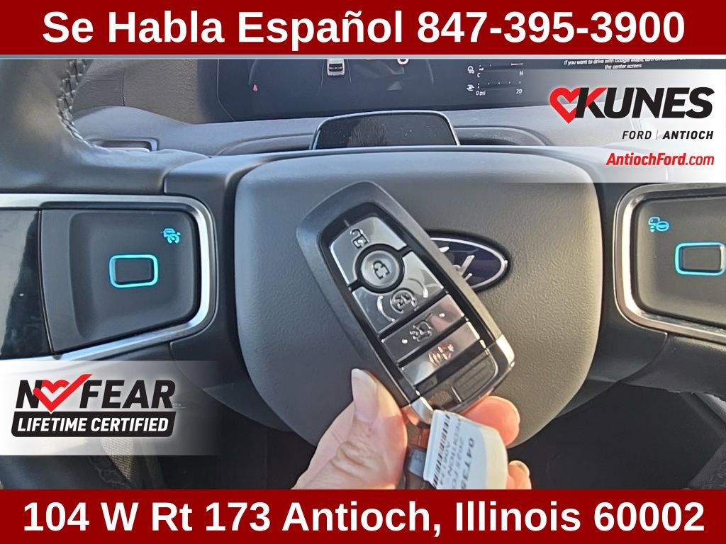 Used 2025 Ford Expedition Active image 40