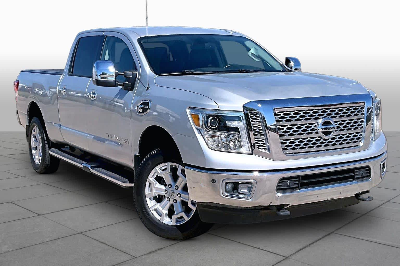 Used 2017 Nissan Titan SL AWD/4WD image 3