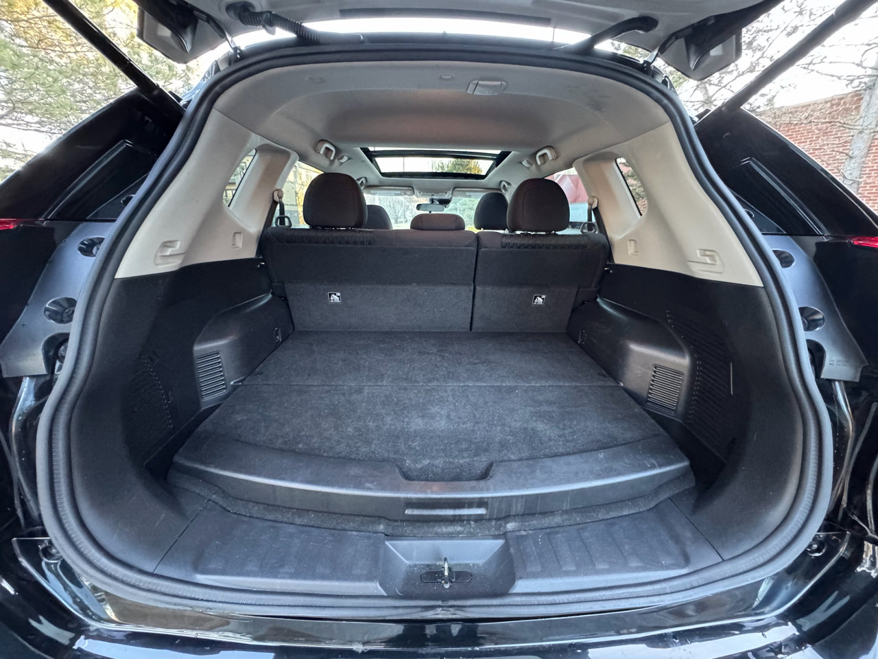 Used 2019 Nissan Rogue SV w/ Premium Package image 11