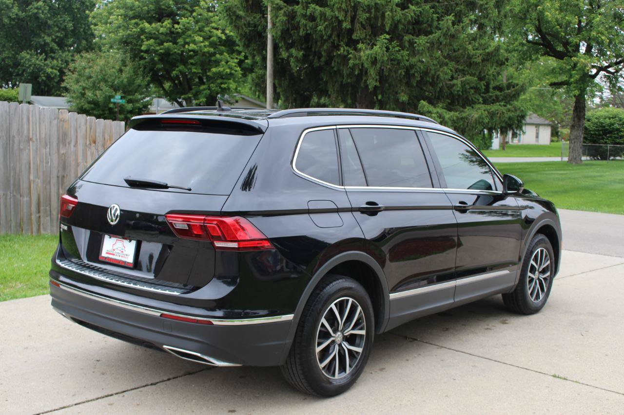 Used 2020 Volkswagen Tiguan SE w/ Panoramic Sunroof Package FWD image 9