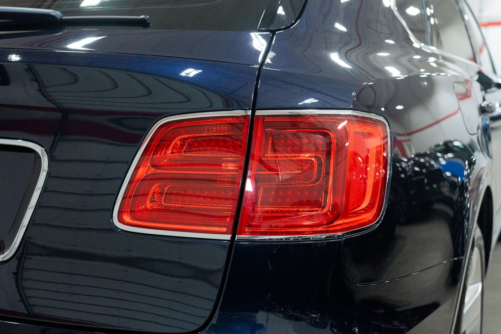 Used 2020 Bentley Bentayga V8 image 11