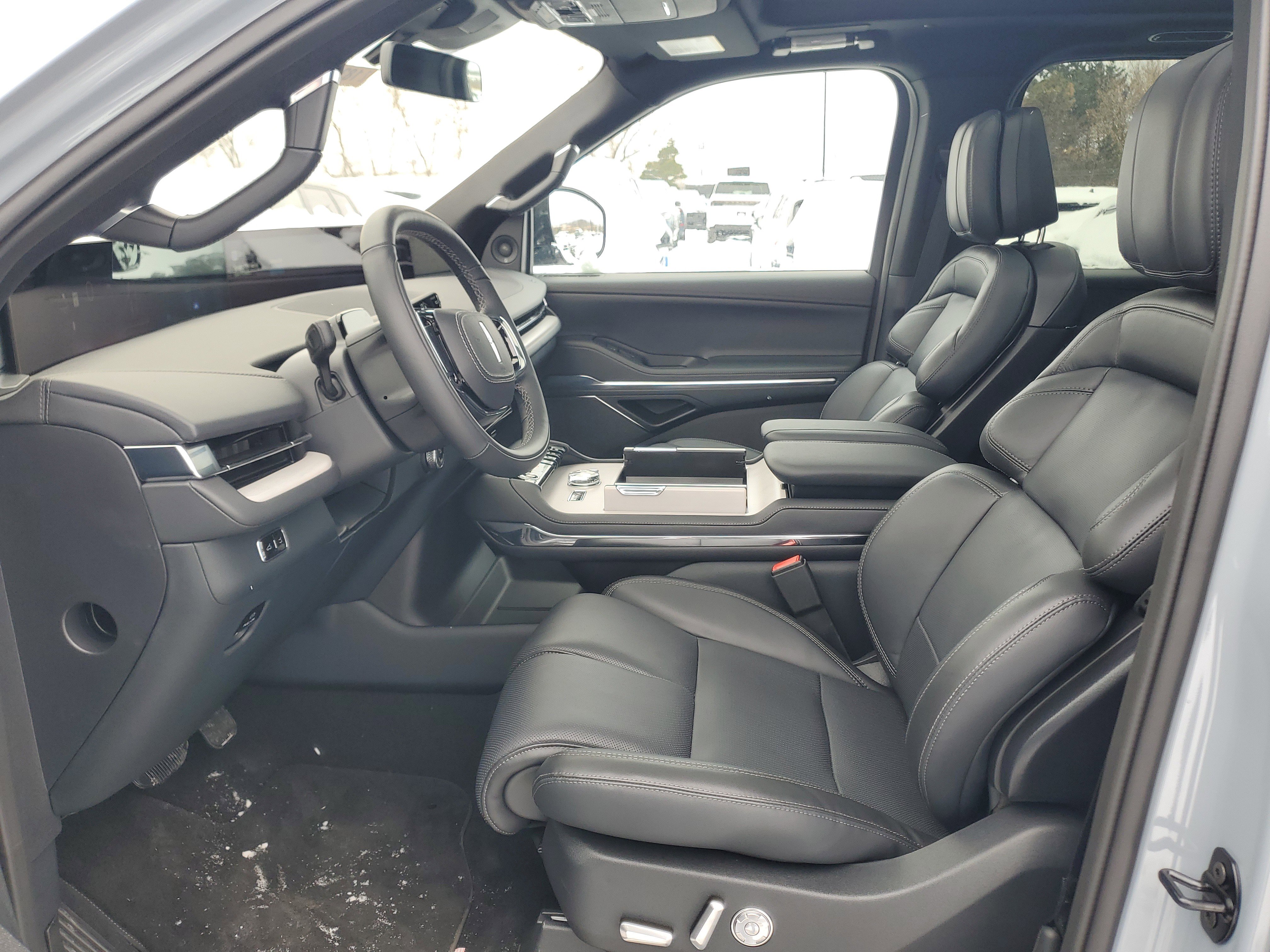 New 2025 Lincoln Navigator Reserve w/ Jet Appearance Package image 12