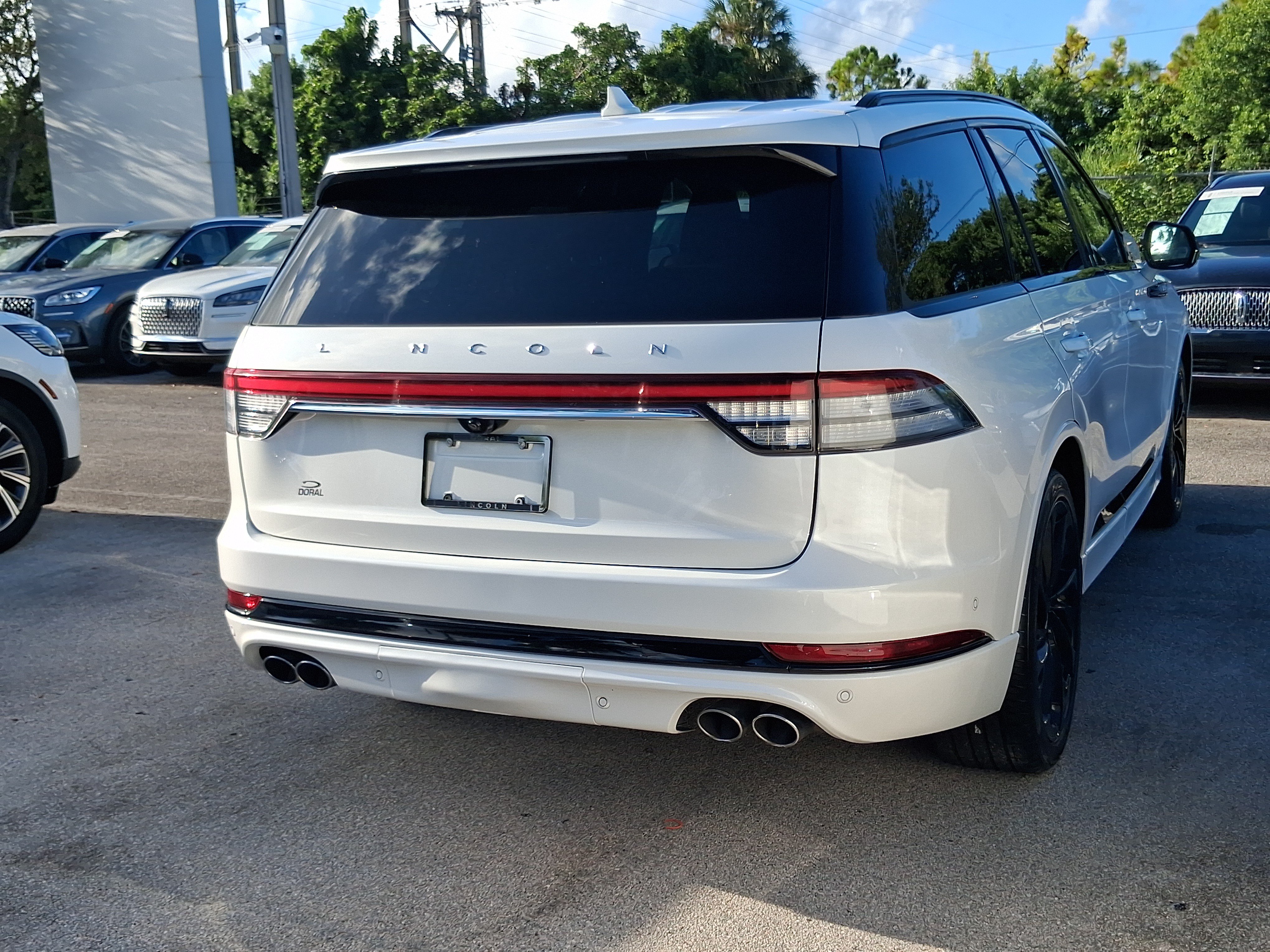 Certified 2023 Lincoln Aviator Reserve w/ Jet Package RWD image 4