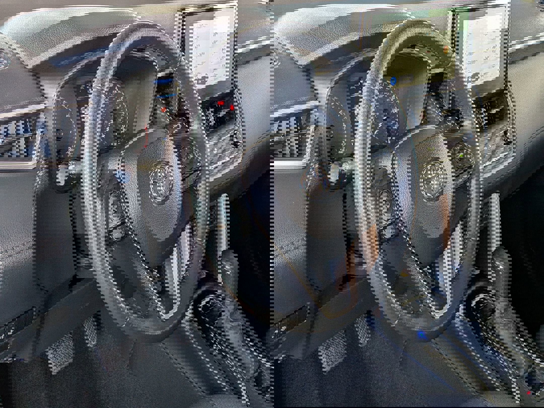 Certified 2023 Toyota Corolla Cross LE image 14