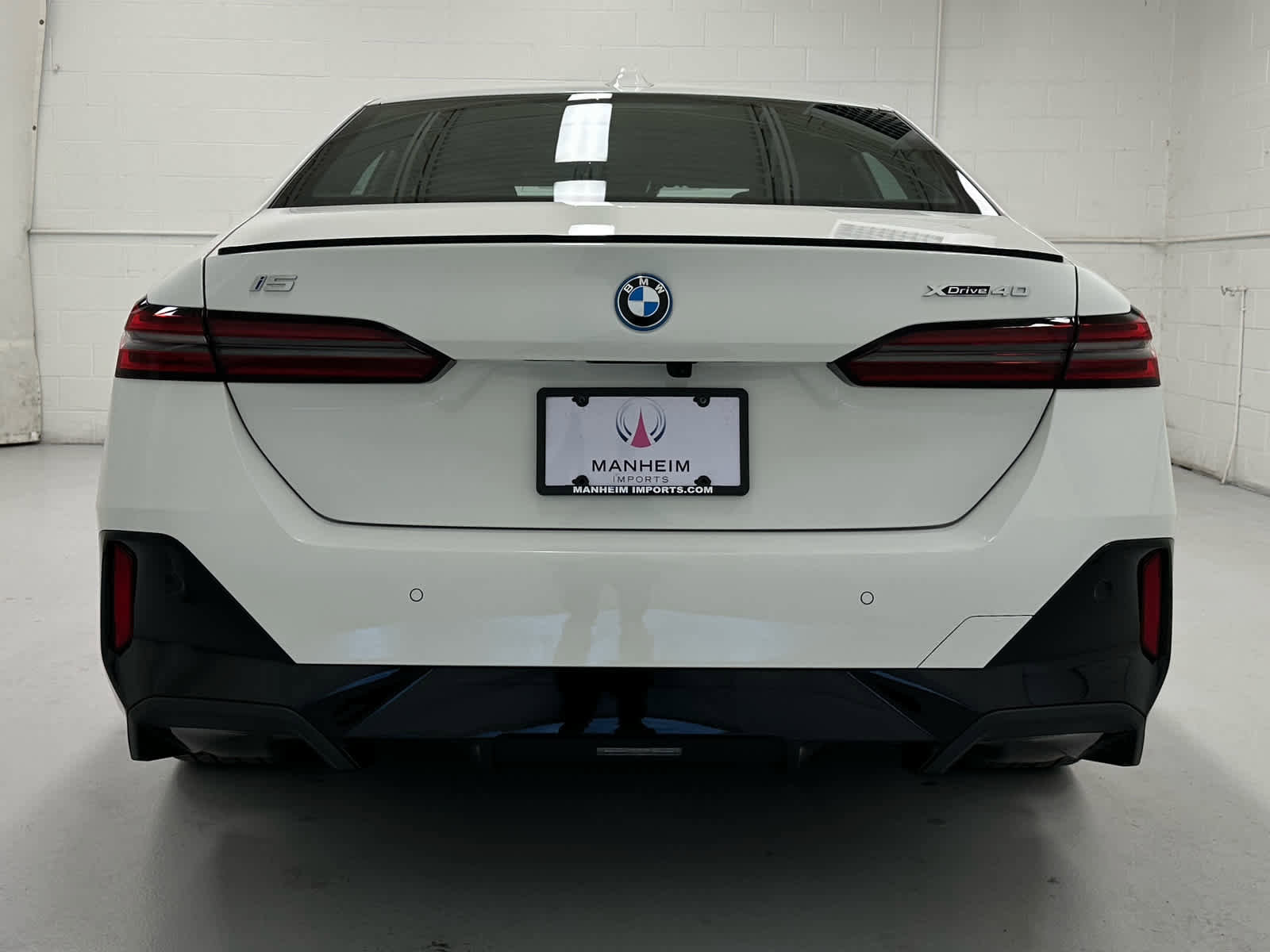 Used 2025 BMW i5 xDrive40 w/ M Sport Package AWD/4WD image 7